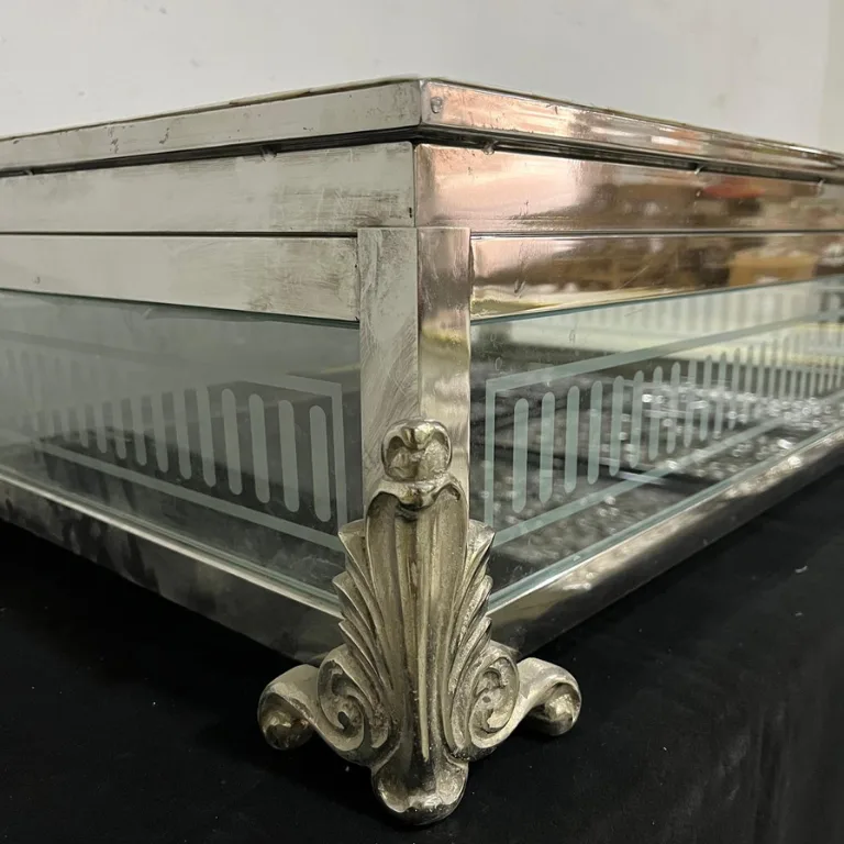 handmade-mother-of-pearl-jewelry-storage-box-leg-view