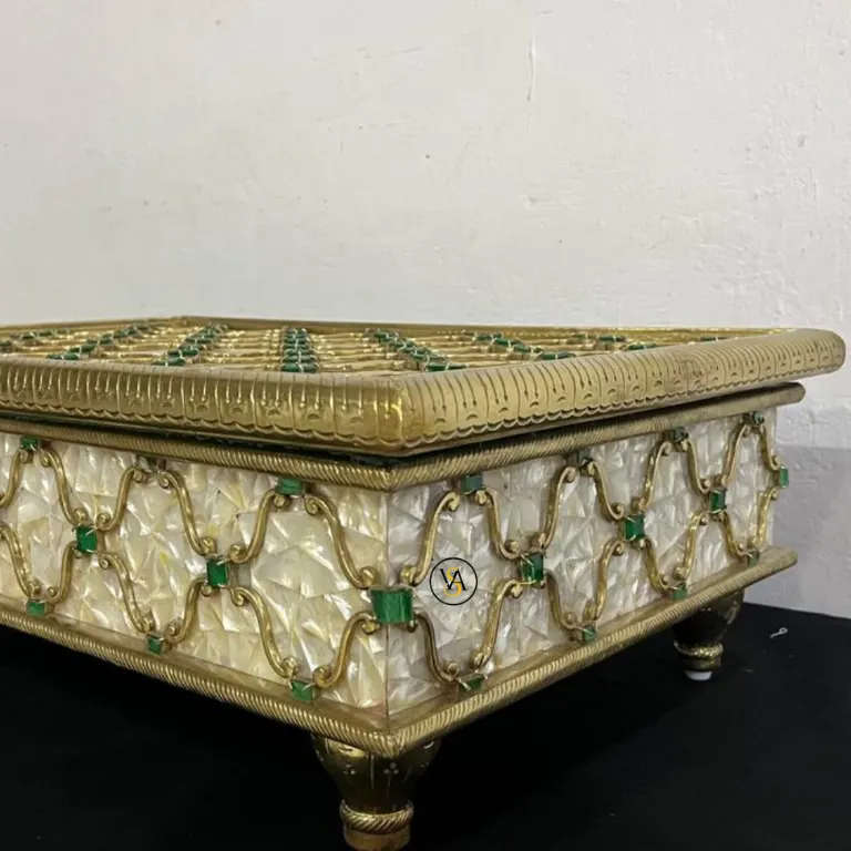 mother-of-pearl-jewelry-storage-box-close-view