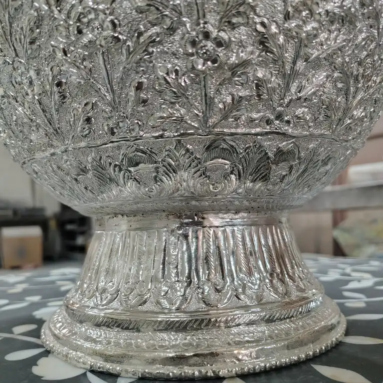 silver-plated-embossed-floral-decorative-pot-base-view Luxury Floral Silver Plated Decorative Pot Bottom Side